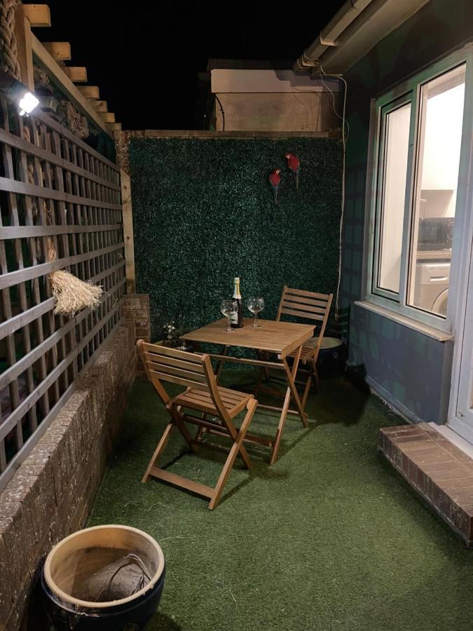 Poolside Appartement Peacehaven Buitenkant foto